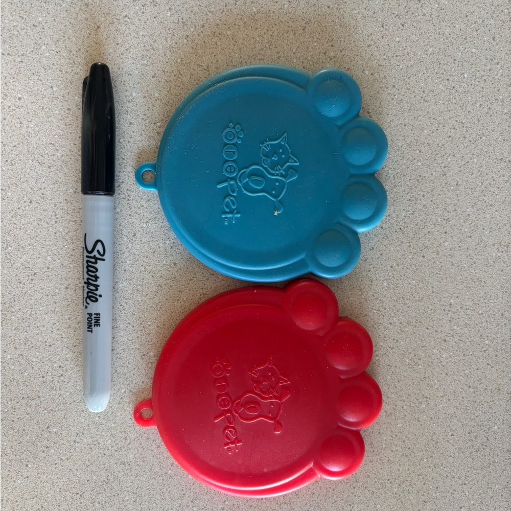 2 dog food can lid covers